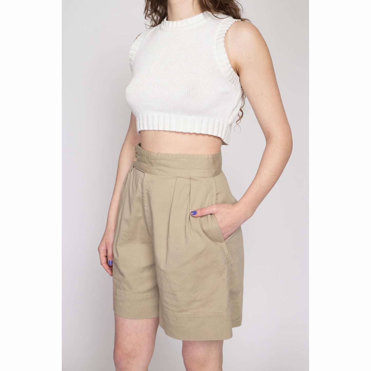 Sm-Med 80s Khaki Pleated Shorts 27" | Vintage High Waisted Curvy Fit Mom Shorts