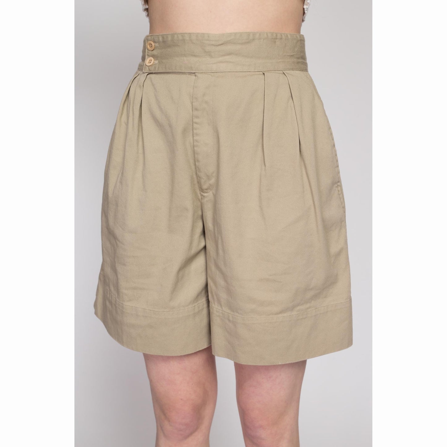 Sm-Med 80s Khaki Pleated Shorts 27" | Vintage High Waisted Curvy Fit Mom Shorts