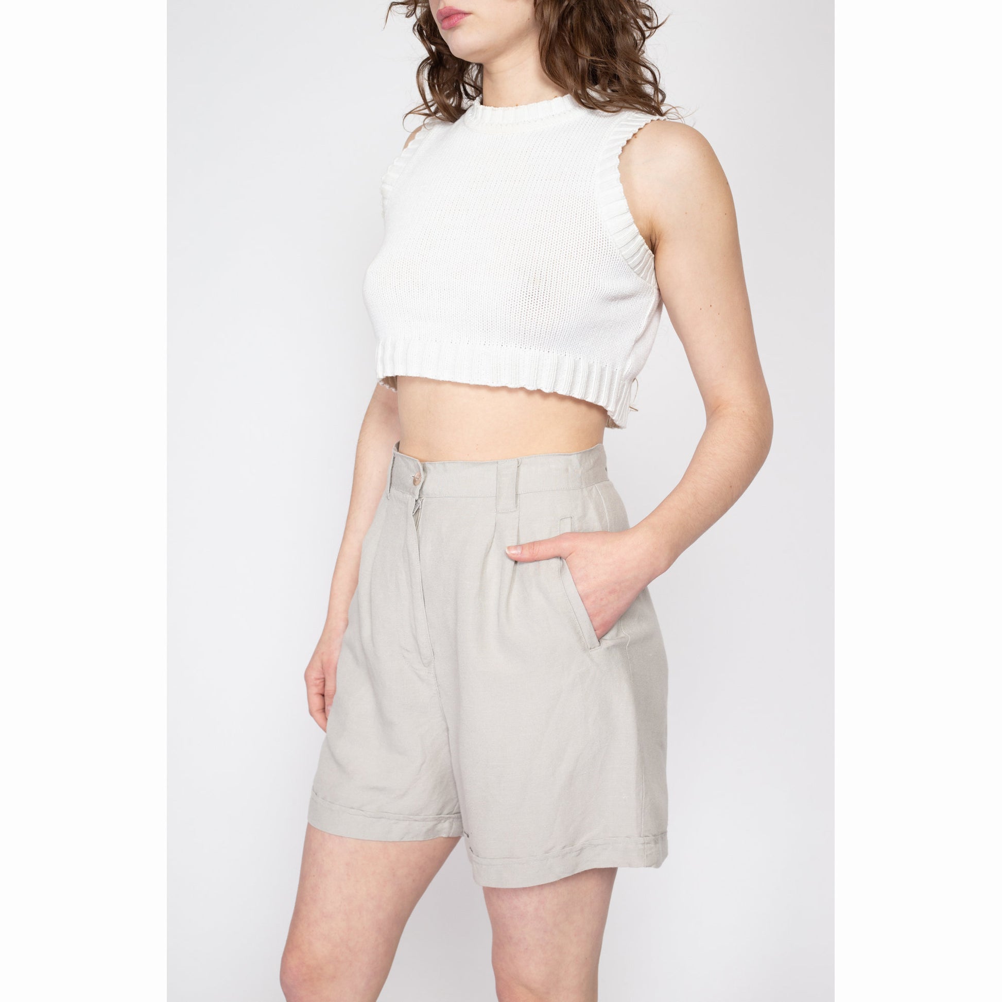 Medium 90s Linen Blend High Waisted Shorts 28" | Vintage Minimalist Light Grey Pleated Wide Cuffed Leg Mom Shorts