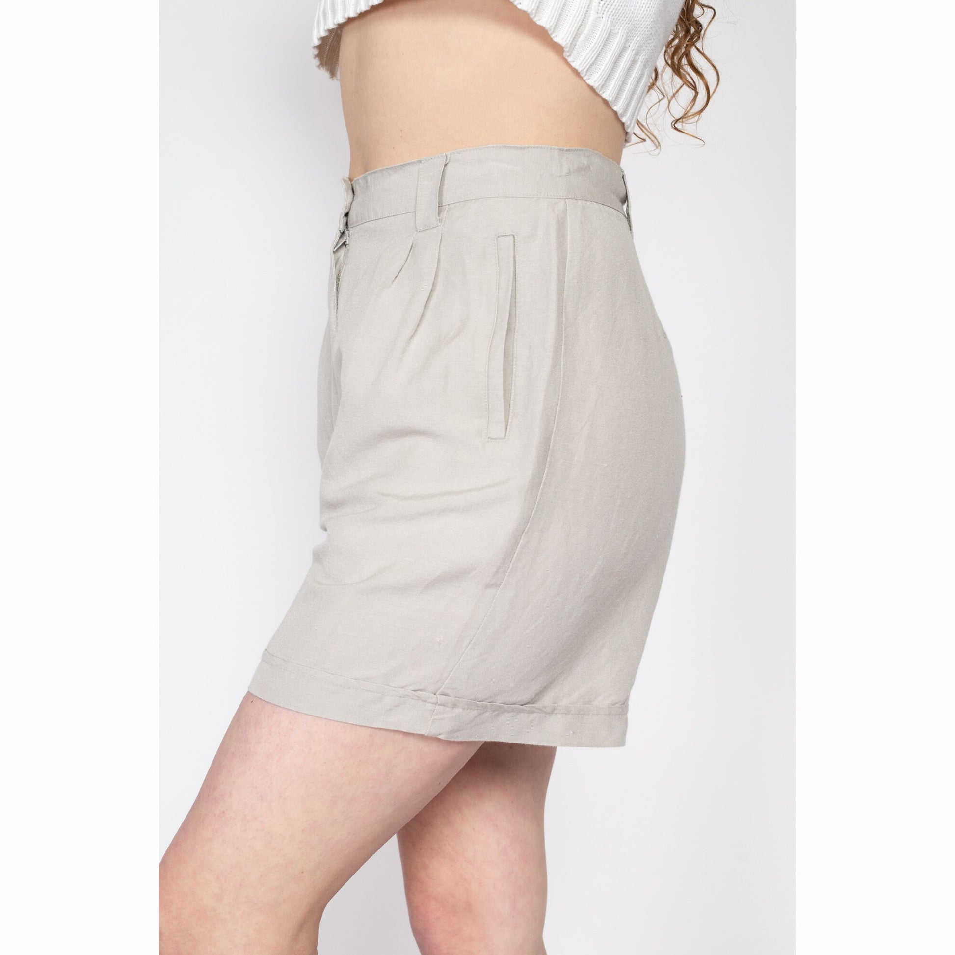 Medium 90s Linen Blend High Waisted Shorts 28" | Vintage Minimalist Light Grey Pleated Wide Cuffed Leg Mom Shorts