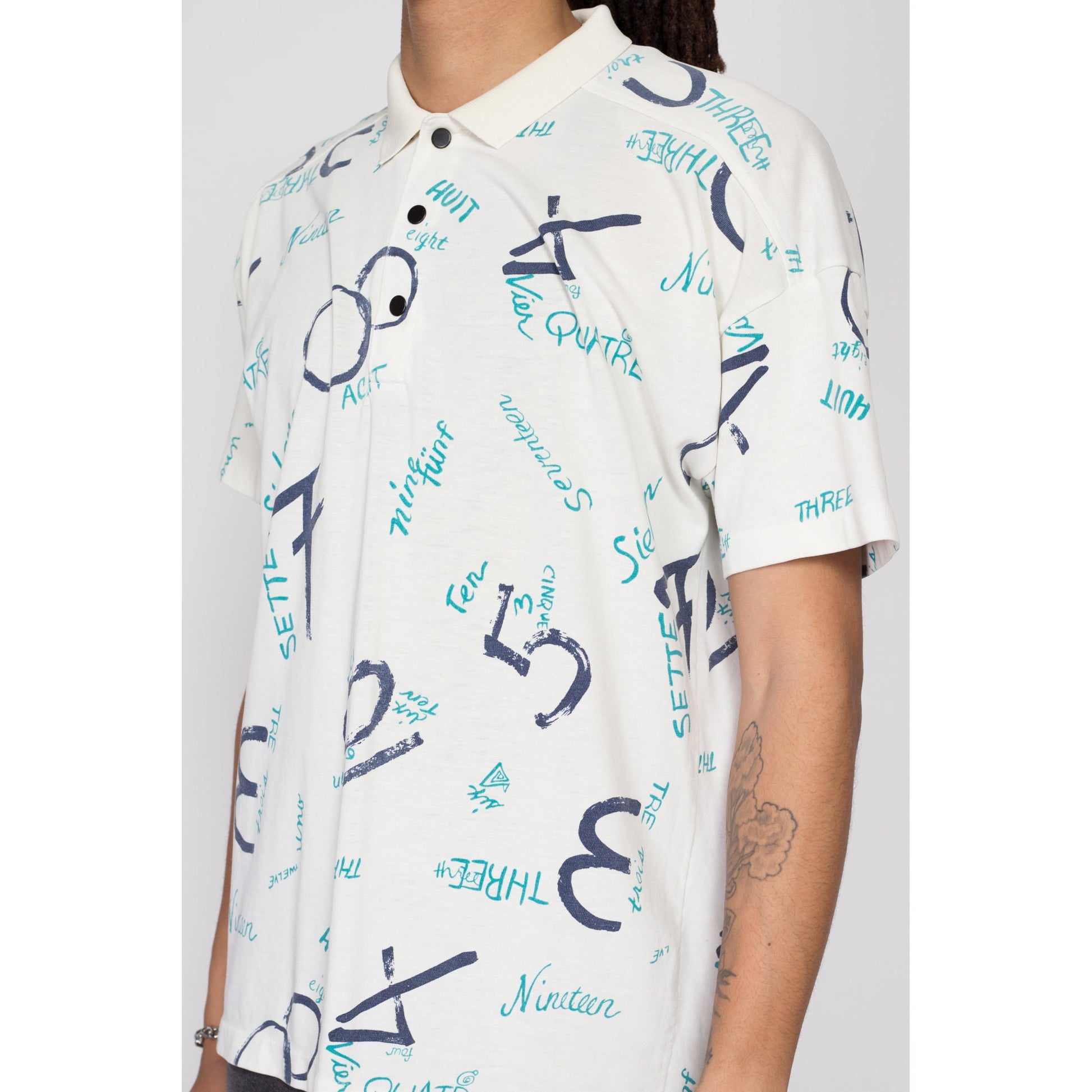 Large 80s Foreign Language Number Novelty Print Polo Shirt | Vintage Short Sleeve Button Up Collared Top