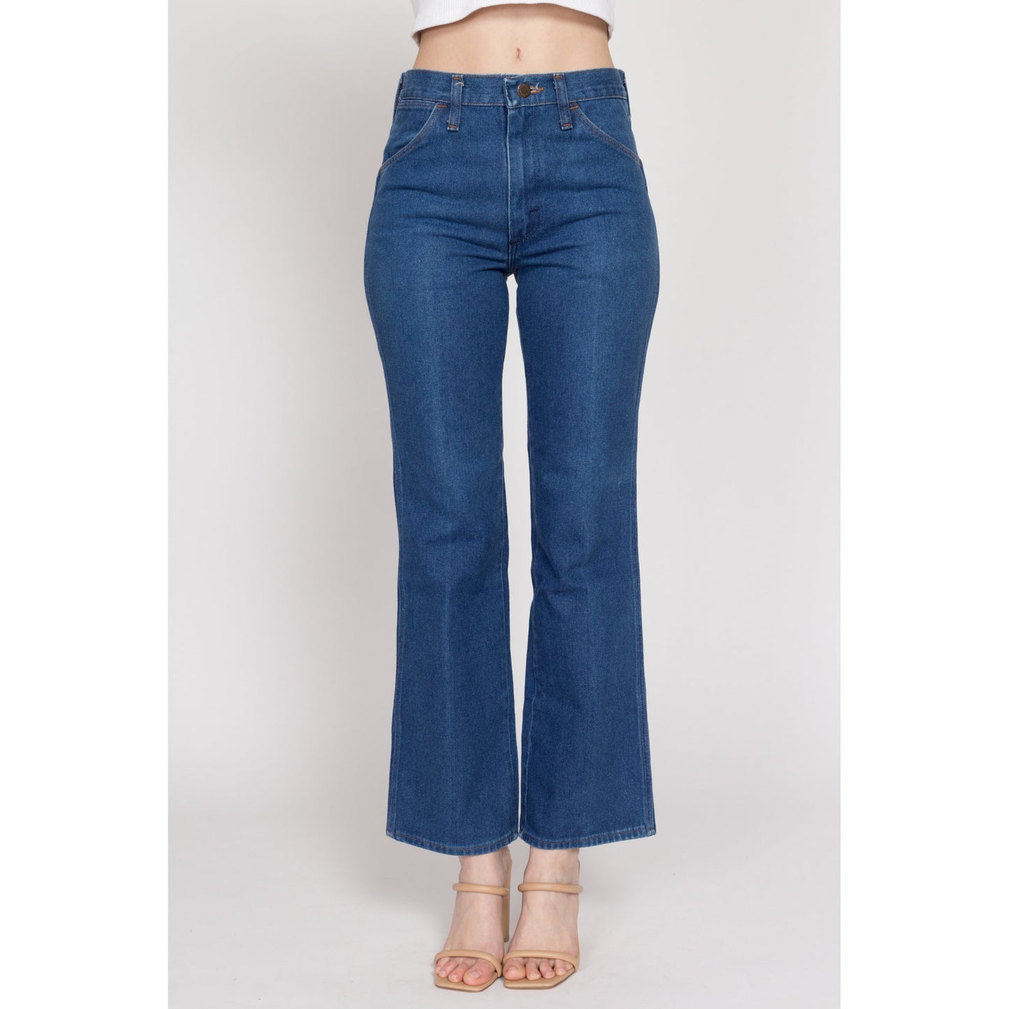 28" Waist 70s Wrangler Mid Rise Jeans Unisex | Vintage Medium Wash Denim Flared Jeans