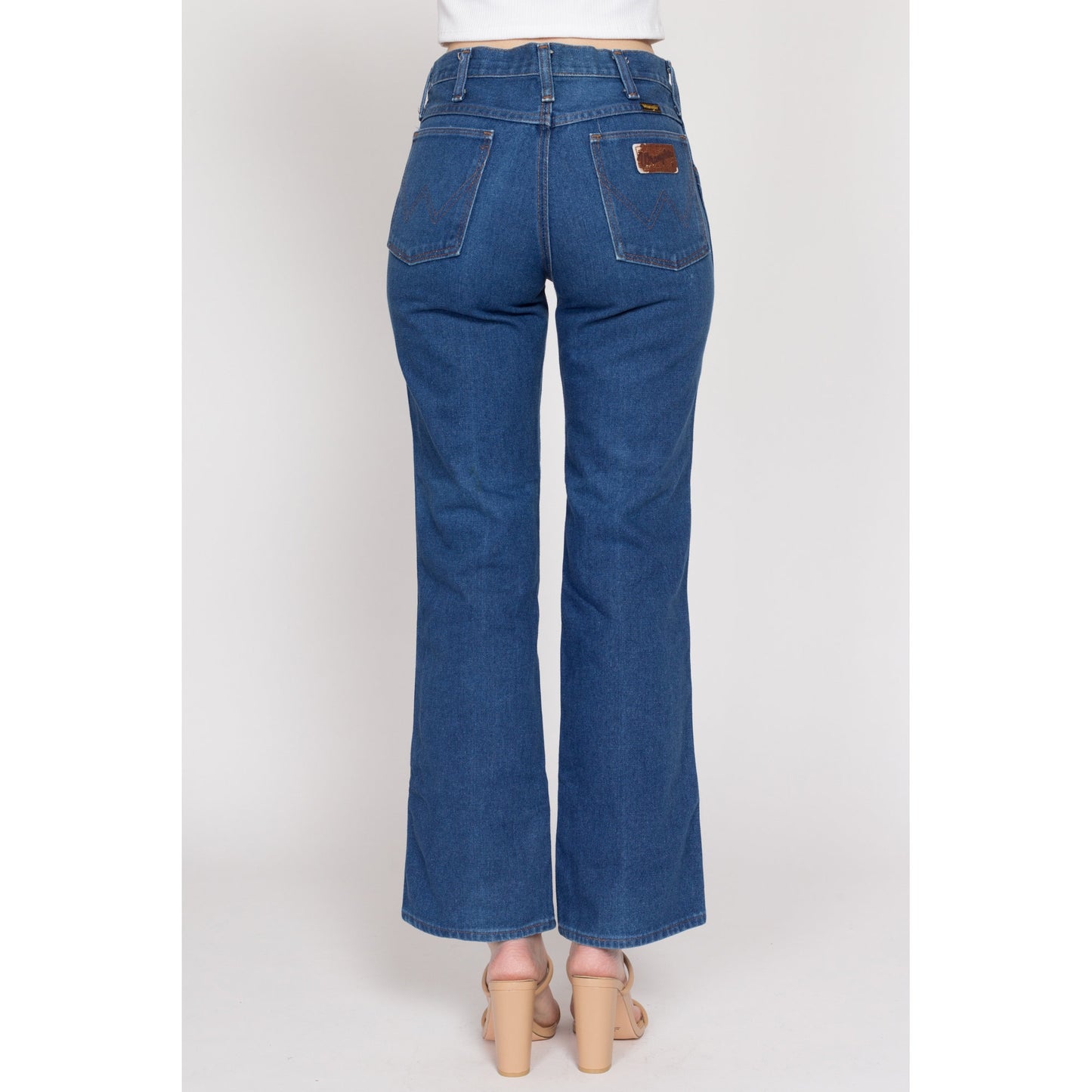 28" Waist 70s Wrangler Mid Rise Jeans Unisex | Vintage Medium Wash Denim Flared Jeans